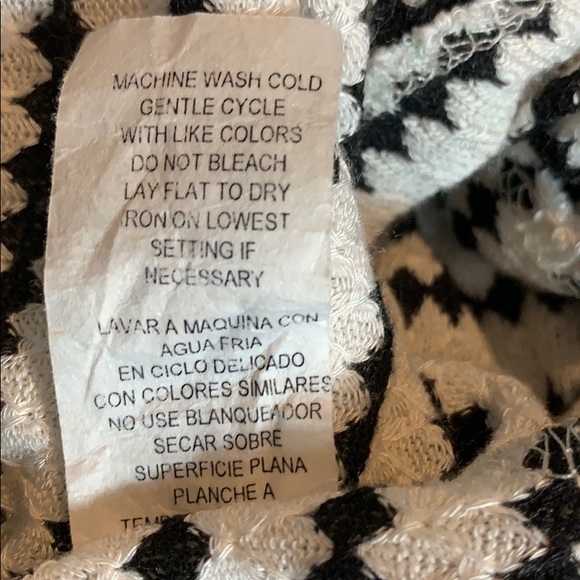 Lily White Cardigan Medium - Picture 7 of 8